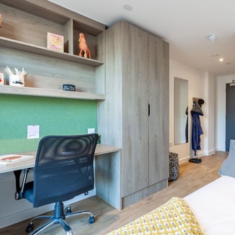 Gold En Suite - Image 1